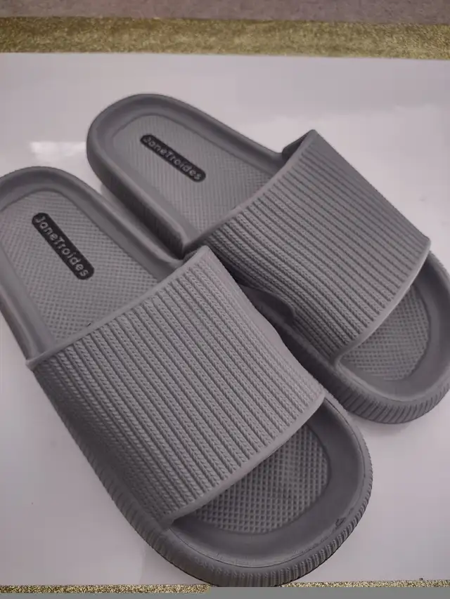 Men's shoes 9.5-10.5/women's 10.5-11.5, Jane troides, Kanata in Men's Shoes in Ottawa - Image 4