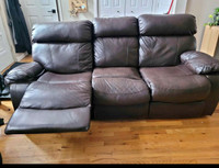 Sofa inclinable cuir propre confort 125$ possibilité de livrais