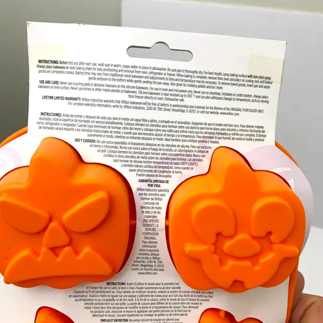 Pumpkin Treat Pan Silicone Baking Mold Halloween Bakeware Wilton in Kitchen & Dining Wares in Calgary - Image 10