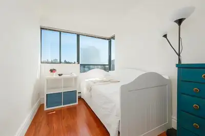 $1,200 / 2br - 1900ft2 - Un/Furnished Room in 2 BDRM To Share