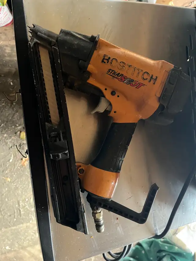 Bostitch Nailer in Power Tools in Strathcona County - Image 2