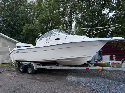 2000 Cobia 240 W/A for sale. 26 foot Trophy style walk around boat. Boat has a 2000 Yamaha OX66 Salt...