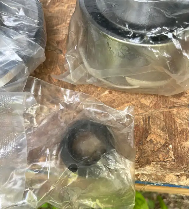 BMW X3 wheel hub assembly in Auto Body Parts in Bedford - Image 6