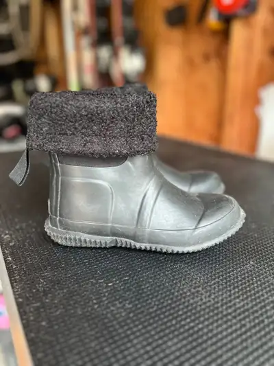 Hunter kids Shirling Winter boot Size 13, View more