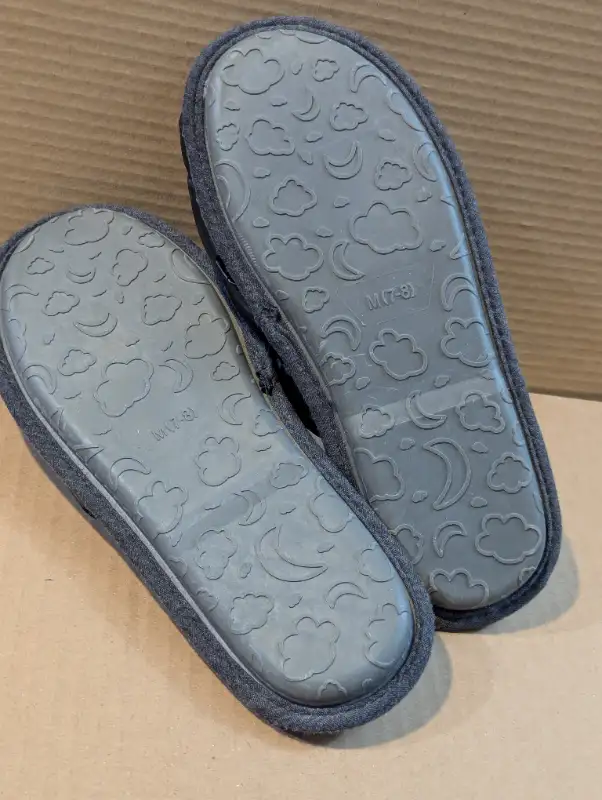 Mens black slippers - size 7 - 8 in Men's Shoes in Edmonton - Image 5