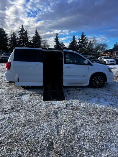 136,000 km Active status Golden Mobility Modified – Certified Handicap Accessible Remote Start Heate...