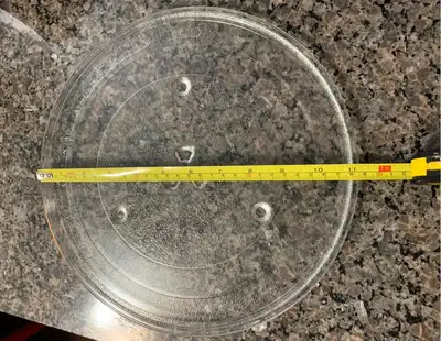 Microwave Glass Turntable Plate / Tray, 28 cm/11” in Great condition.$15 Pick at 253 South Park Road...