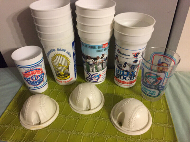 LOT OF #13 VINTAGE 1980S & 1990s TORONTO BLUE JAYS PLASTIC CUPS in Arts & Collectibles in City of Toronto - Image 2