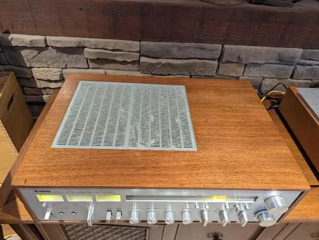 Yamaha CR-1020 AM/FM stereo receiver in Stereo Systems & Home Theatre in Ottawa - Image 7