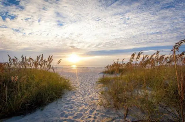 Oceanfront 2 bedroom Cape Canaveral in Florida in Canada - Image 9