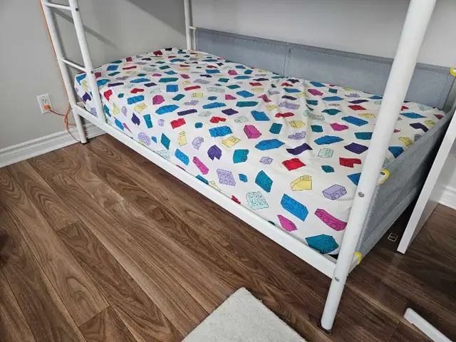 Lit superposé IKEA Vitval (Seulement le lit) in Beds & Mattresses in Laval / North Shore - Image 4