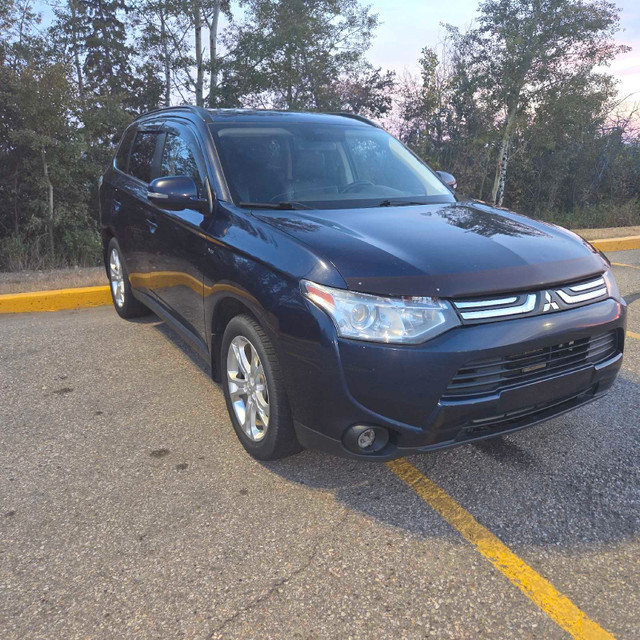2014 Mitsubishi Outlander in Cars & Trucks in Red Deer - Image 3