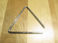 Triangle 7 pouces (instrument de musique) sans bâton.