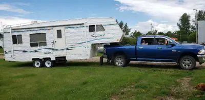 2010 Ram 2500 SLT Crew Cab 4x4. 5.7l Hemi, approx 212,000kms, cloth bucket seats, everything works a...