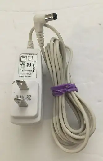 Belkin Switching Adapter, model DSC-6PFA-05 FUS 050100, View more