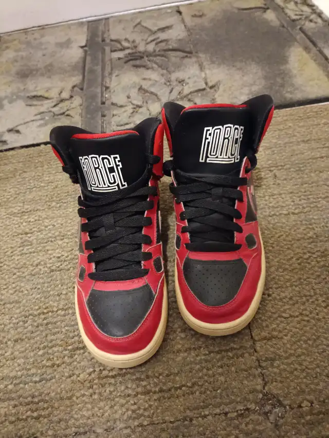 Nike Air Force Bred - Size 6 in Kids & Youth in City of Toronto - Image 3