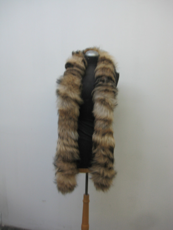 Fur Scarf Business for sale dans Femmes - Hauts et vêtements d'extérieur  à Ville de Montréal