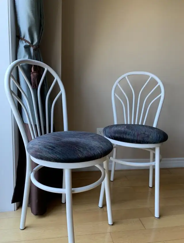 Dining Chairs in Chairs & Recliners in Markham / York Region - Image 2