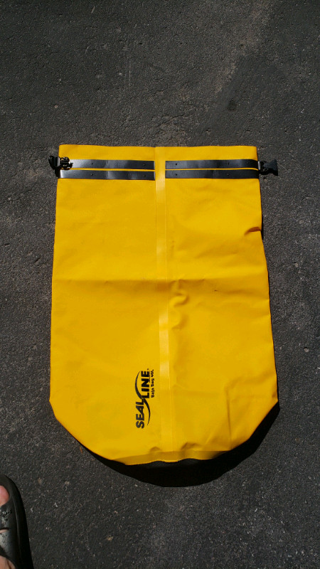 Brand new 40 L Dry Bag 
Seal Line
$50 in Canoes, Kayaks & Paddles in Barrie - Image 4