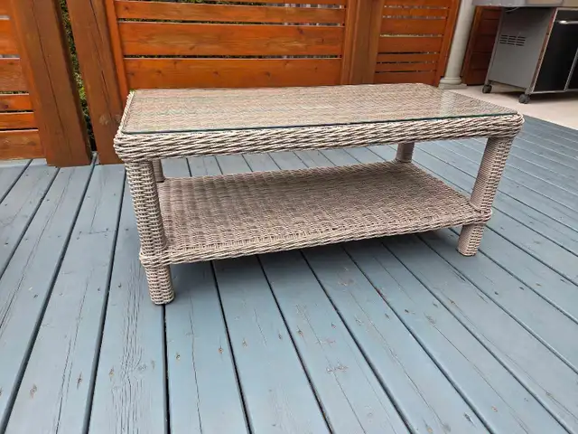 Outdoor /indoor Wicker Coffee Table  in Coffee Tables in Kitchener / Waterloo - Image 4