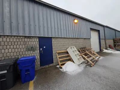 Warehouse space in Oakville, Drive in door. Dock level access, Shared Washroom. 2260sq/ft+. TMI incl...