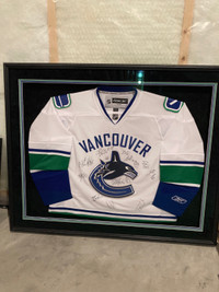 Signed Vancouver Canucks Jersey 