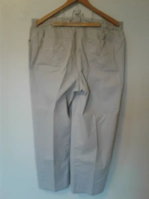 Ladies Shorts & Casual Pants 1X-2X in Women's - Bottoms in Annapolis Valley - Image 8