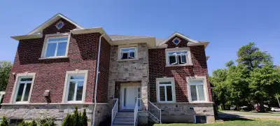 3 Bedrooms 2 Full Bathrooms Apartment – Available August 1