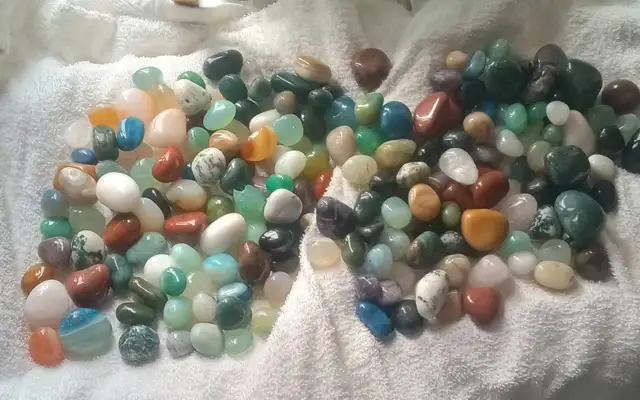 Aquarium, Decorative tumble stones gardening flower pots,tables in Other in Mississauga / Peel Region - Image 5