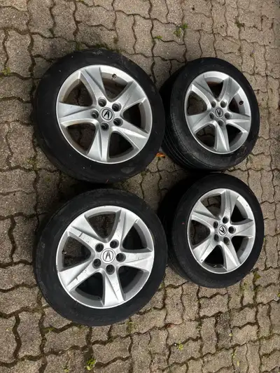 Offering a set of four 17-inch Acura alloy rims, these rims are compatible with certain Honda and To...