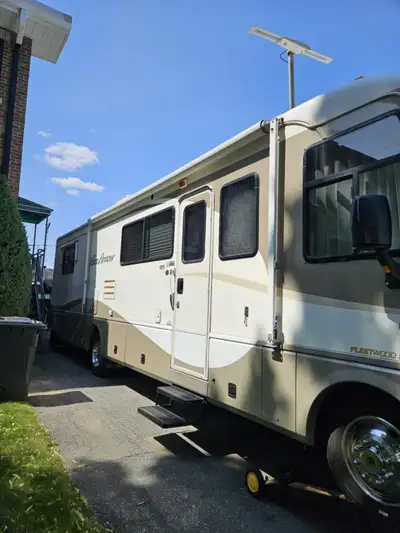 beau pour l'annee toute fonctionne juste a mettre du gaz et partir a l'aventure je vend pour cause d...