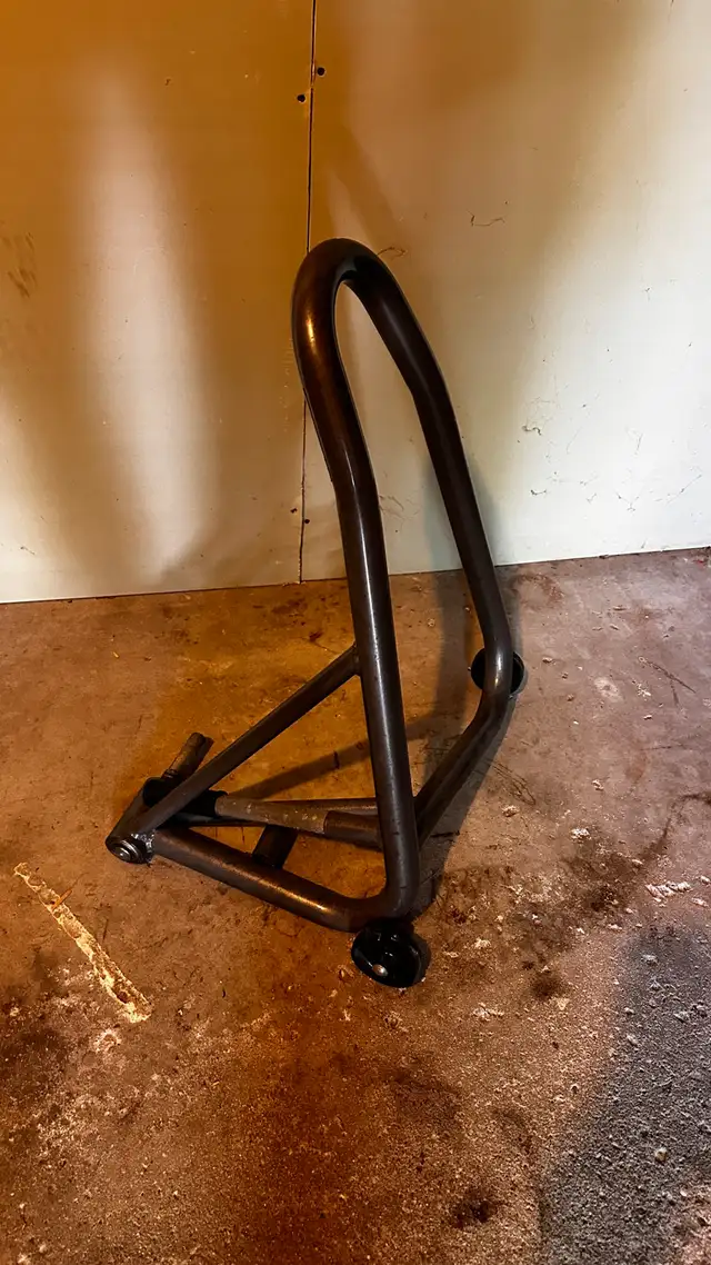 Ducati Single Sided Rear Swing Arm Stand in Road in Markham / York Region - Image 4