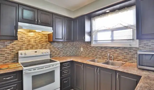 renting house in Long Term Rentals in Mississauga / Peel Region - Image 3