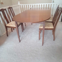 Walnut Dining Table Set 4 Chairs and China Cabinet with Glass Do