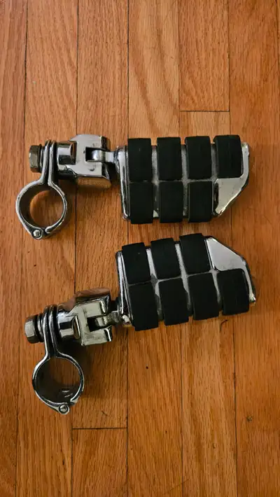 Great condition Iso pegs from Kuryakyn. You put your feet on 'em. Very solid. Lots of real estate fo...