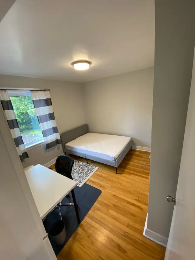 BEDROOM FOR RENT IN LUXURY STUDENT RENTAL NEAR CARLETON U! in Room Rentals & Roommates in Ottawa - Image 3