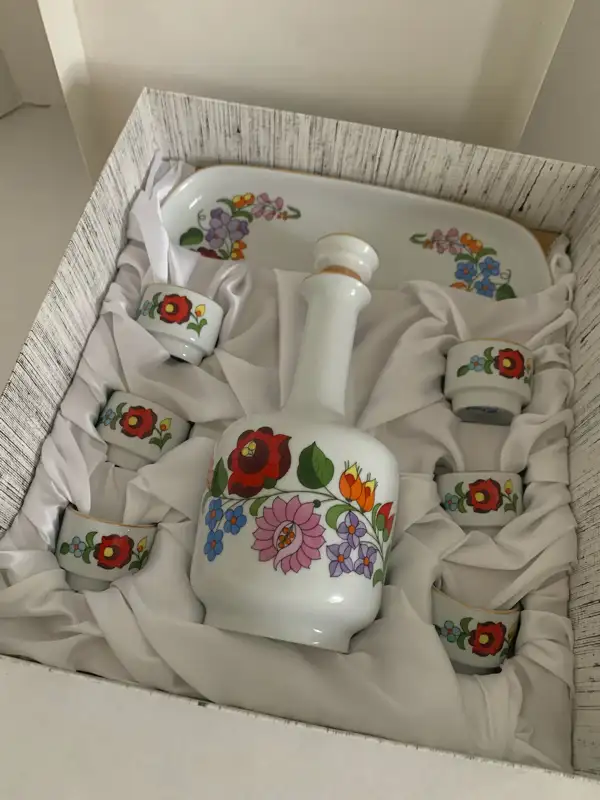 KALOCSA Hungary Hand Painted Liqueur set in Arts & Collectibles in Brantford - Image 3