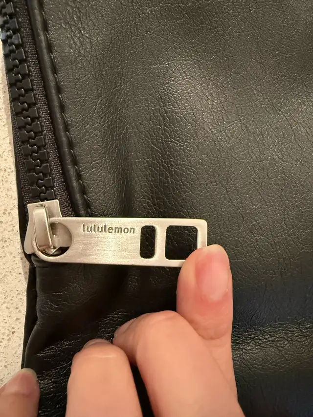 Lululemon clutch 63871130289795122