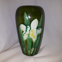 c 1900’s Awaji Pottery Minpei Japan Vase Incised Daffodil  vase