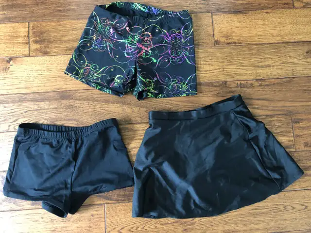 Figure Skating Accessories in Skates & Blades in Oshawa / Durham Region - Image 8