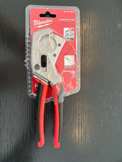 I'm selling a like new Milwaukee 1" tubing cutter, perfect for cutting rubber and plastic PEX-A tubi...