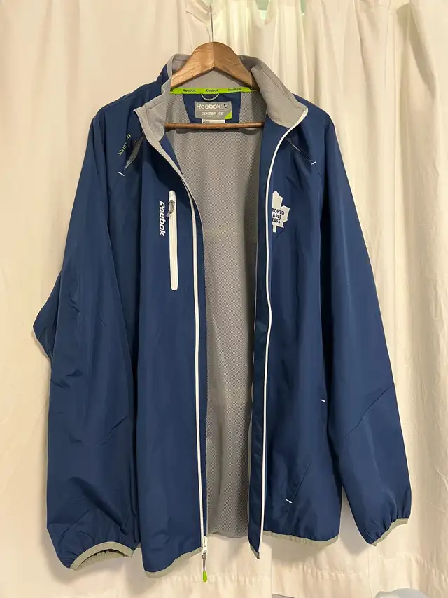 REEBOK - XL - NWT - MENS NHL TORONTO MAPLE LEAFS JACKET / COAT in Men's in Kingston - Image 4