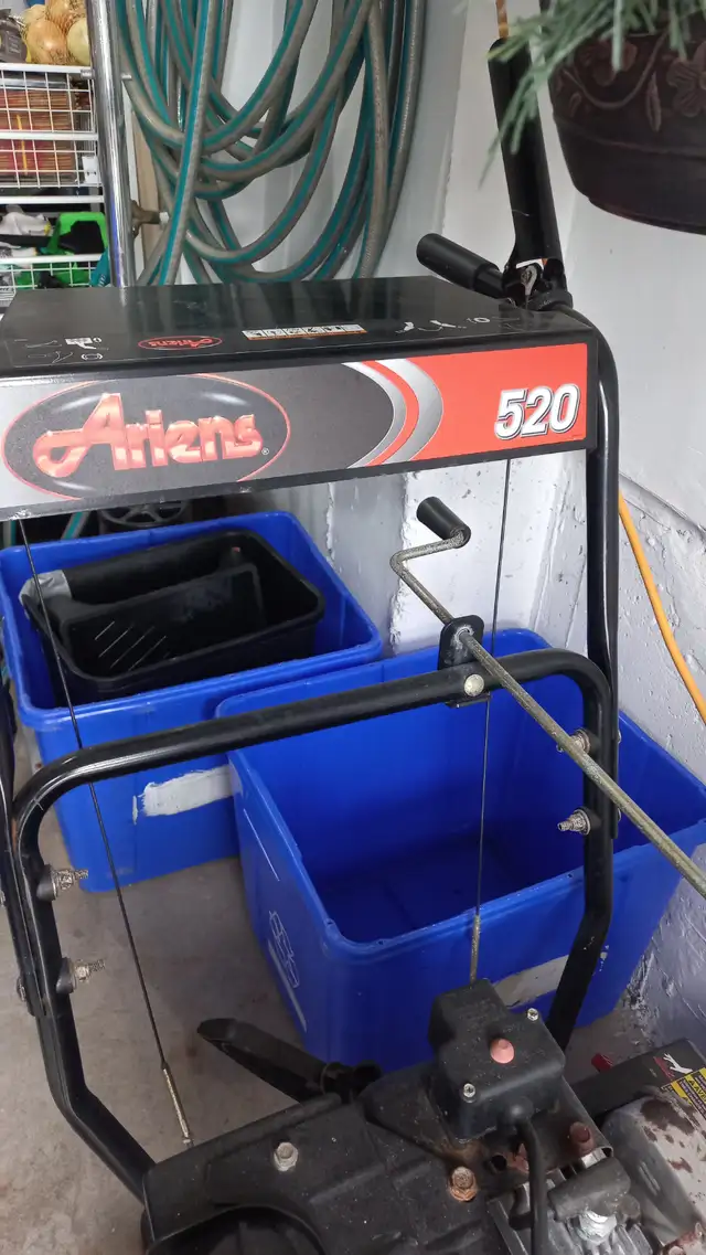 Snow blower in Snowblowers in Markham / York Region - Image 18