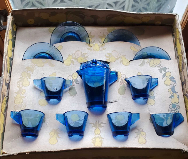 VINTAGE COBALT BLUE CHILDRENS TOY DISHES in Arts & Collectibles in City of Toronto - Image 3