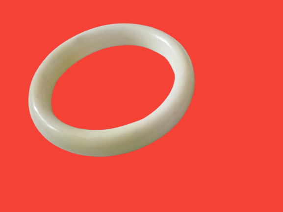 White Mutton Jadeite Bangle in Jewellery & Watches in City of Toronto - Image 3