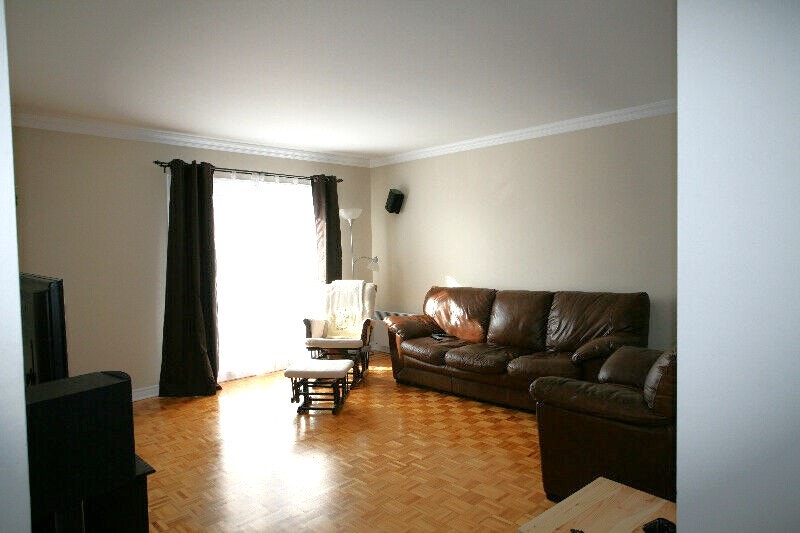 Grand 5 1/2 haut de duplex près du Faubourg Contrecoeur 3