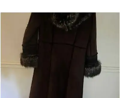 Manteau élégant marron à bordure en fourrure, View more