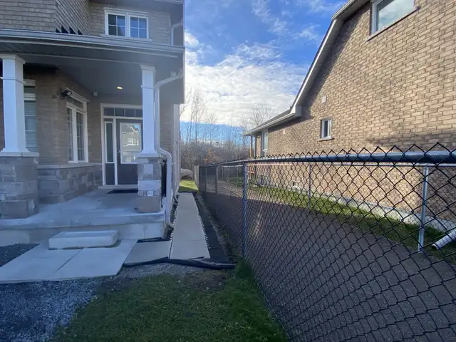 SPACIOUS PRIVATE BEDROOM NEAR TRENT UNIVERSITY in Long Term Rentals in Peterborough - Image 2