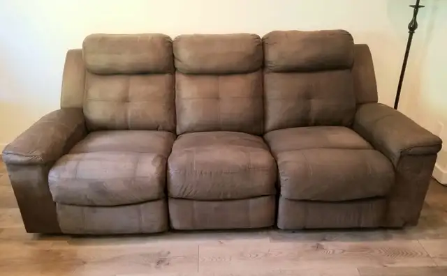 2 reclining Sofas / Couch / Recliner 