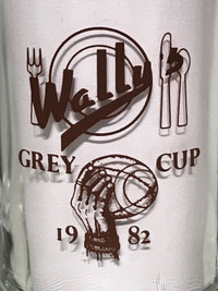 Vintage 1982 Wally’s Grey Cup Beer Glass Mug CFL Football 5.5”